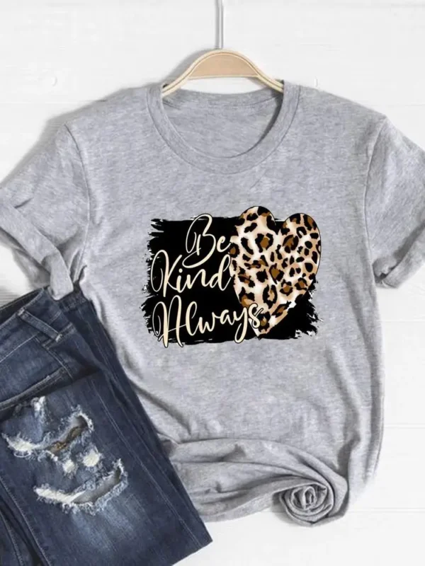 Camiseta básica para mujer, ropa con estampado de leopardo, tendencia de corazón de amor, Top bonito de verano, camiseta gráfica de manga corta a la moda - Imagen 2