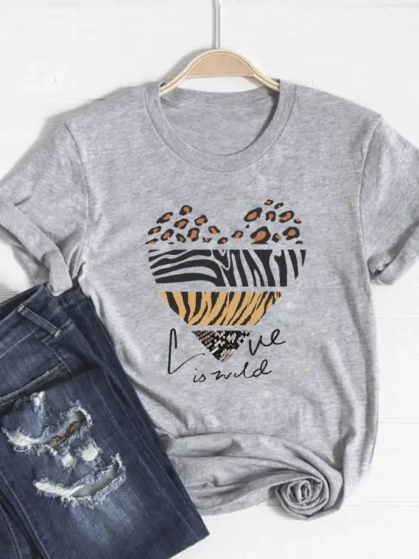 Camiseta básica para mujer, ropa con estampado de leopardo, tendencia de corazón de amor, Top bonito de verano, camiseta gráfica de manga corta a la moda - Imagen 27