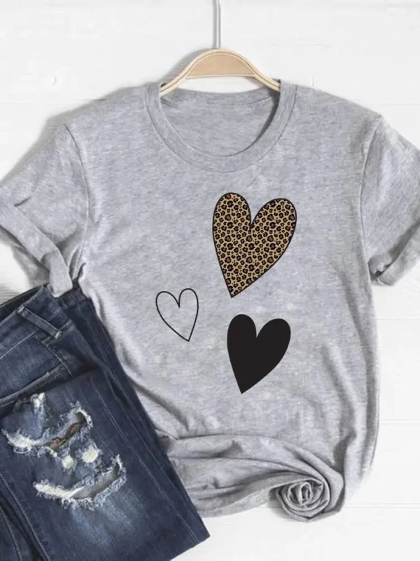 Camiseta básica para mujer, ropa con estampado de leopardo, tendencia de corazón de amor, Top bonito de verano, camiseta gráfica de manga corta a la moda - Imagen 3