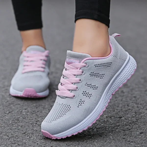 Zapatos informales para mujer, zapatillas planas de malla transpirables a la moda, zapatillas de deporte para mujer 2021, zapatos vulcanizados para gimnasio, calzado blanco para mujer - Imagen 9