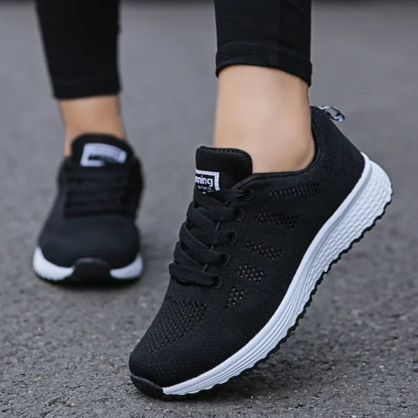 Zapatos informales para mujer, zapatillas planas de malla transpirables a la moda, zapatillas de deporte para mujer 2021, zapatos vulcanizados para gimnasio, calzado blanco para mujer - Imagen 2