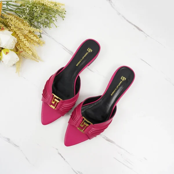 Zapatillas antideslizantes puntiagudas a la moda para mujer, zapatillas de marca de lujo para exteriores con parte inferior plana de cuero, talla grande 34-44