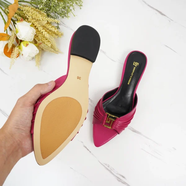 Zapatillas antideslizantes puntiagudas a la moda para mujer, zapatillas de marca de lujo para exteriores con parte inferior plana de cuero, talla grande 34-44 - Imagen 6