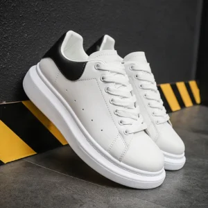 Zapatos blancos pequeños para hombre, zapatillas clásicas de plataforma impermeables, transpirables, para deportes al aire libre, primavera y otoño