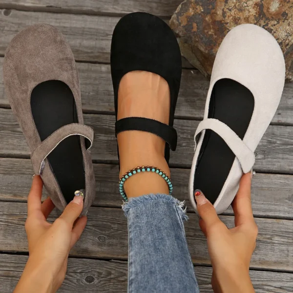 Zapatos planos de mujer con punta redonda, zapatillas informales para mujer, vestido de enfermera, cómodo, nuevo verano, tela de PU de goma sólida, calado de ocio Ho
