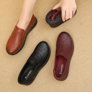 Zapatos de cuero para mamá para mujer, cómodos mocasines negros para primavera y verano, zapatos planos perezosos de suela blanda para madre y mujer