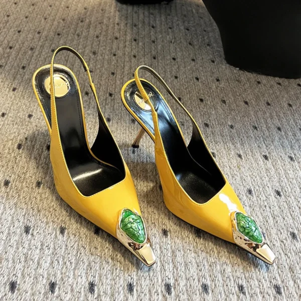 Tacones altos de temperamento puntiagudo de metal con gema para mujer con sandalias vacías sexy