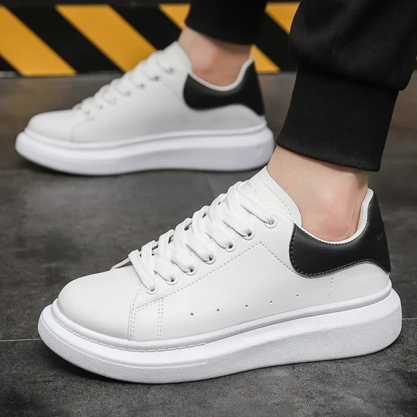 Zapatos blancos pequeños para hombre, zapatillas clásicas de plataforma impermeables, transpirables, para deportes al aire libre, primavera y otoño - Imagen 3