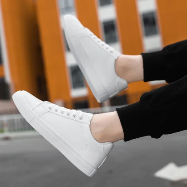 Zapatos blancos y negros para hombre, cómodos zapatos informales para monopatín, zapatillas de ocio sólidas para hombre, zapatos ligeros para caminar - Imagen 6