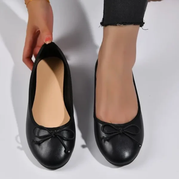 Zapatos planos de mujer con punta redonda, zapatillas informales para mujer, vestido de enfermera, cómodo, nuevo verano, tela de PU de goma sólida, calado de ocio Ho - Imagen 14