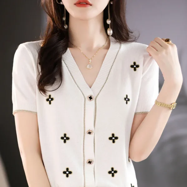 Suéter de Cachemira con cuello en V para mujer, cárdigan de manga corta con hierba de cuatro hojas, suave, Moda de Primavera y otoño, 2023 - Imagen 2