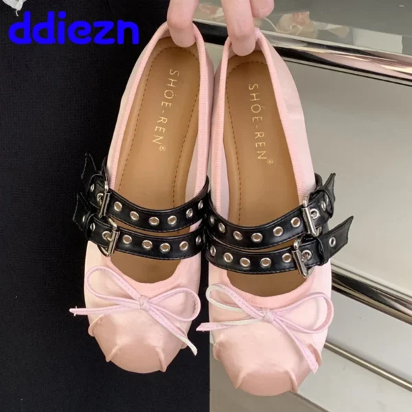 Zapatos de baile Lolita para mujer, bailarinas, calzado de diseñador, hebilla con nudo de mariposa, zapatos de punta redonda de seda a la moda para mujer