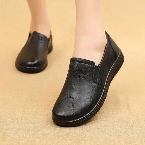 Zapatos de cuero para mamá para mujer, cómodos mocasines negros para primavera y verano, zapatos planos perezosos de suela blanda para madre y mujer - Imagen 4