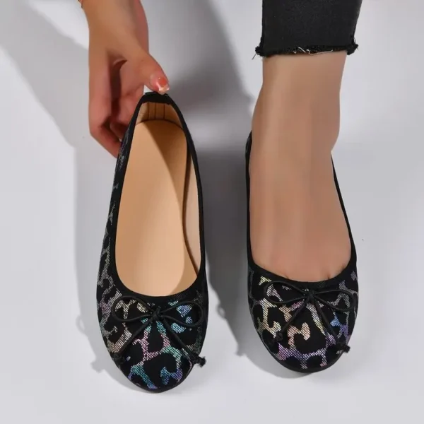 Zapatos planos de mujer con punta redonda, zapatillas informales para mujer, vestido de enfermera, cómodo, nuevo verano, tela de PU de goma sólida, calado de ocio Ho - Imagen 13