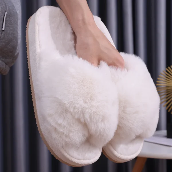 Zapatillas de casa peludas a la moda, chanclas de piel esponjosa para mujer, zapatillas planas peludas para dormitorio, zapatos de interior con banda cruzada de suela gruesa - Imagen 6