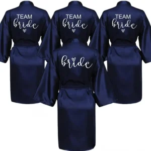 Bata de novia para equipo de fiesta de boda con letras negras, pijama de satén tipo kimono, albornoz de dama de honor SP063
