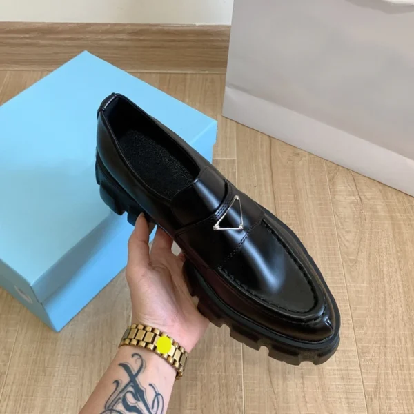 Mocasines zapatos para mujer cuero genuino zapatos casuales de cuero brillante 41 2025 estilo inglés Original parte inferior gruesa altura creciente - Imagen 2